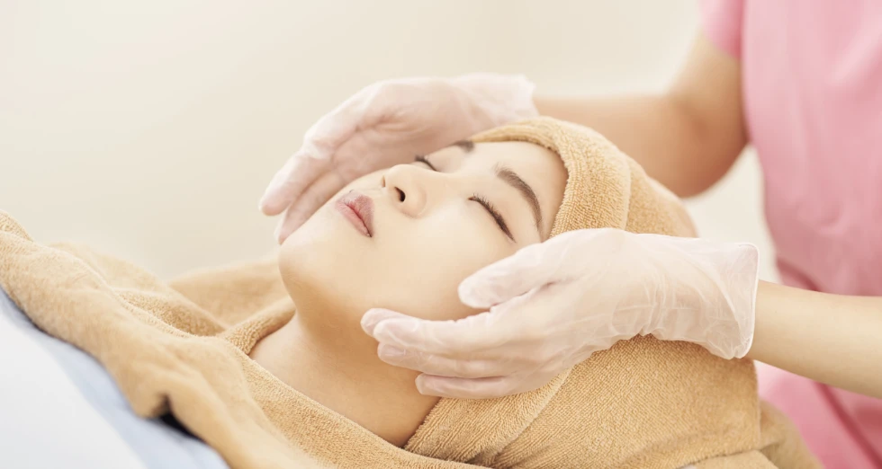 本気で治したいニキビに、美容医療の力。