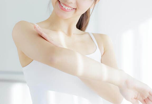 二の腕の気になるブツブツ「毛孔性苔癬」の改善にも
