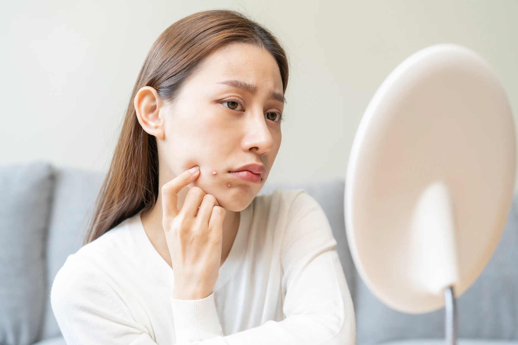 生理前に繰り返すニキビに終止符を！美容皮膚科で肌質から改善