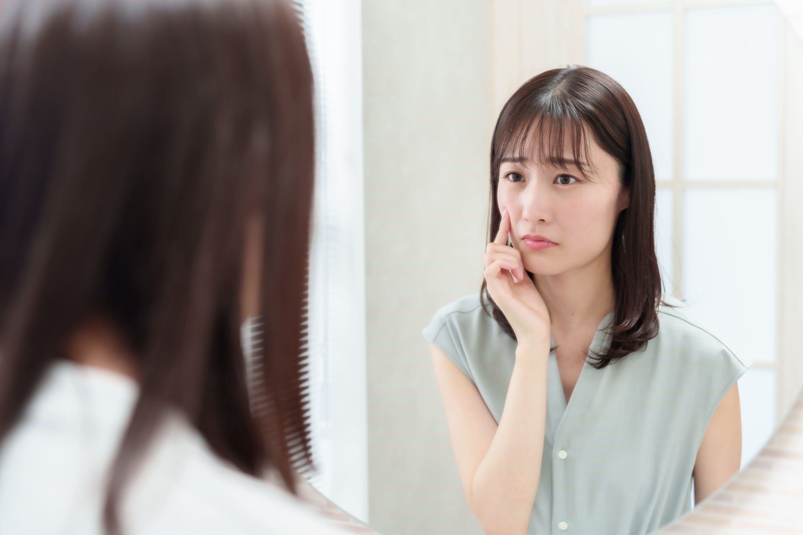 ヒアルロン酸とボトックスの違いとは？治療の効果やメリット、注意点を解説