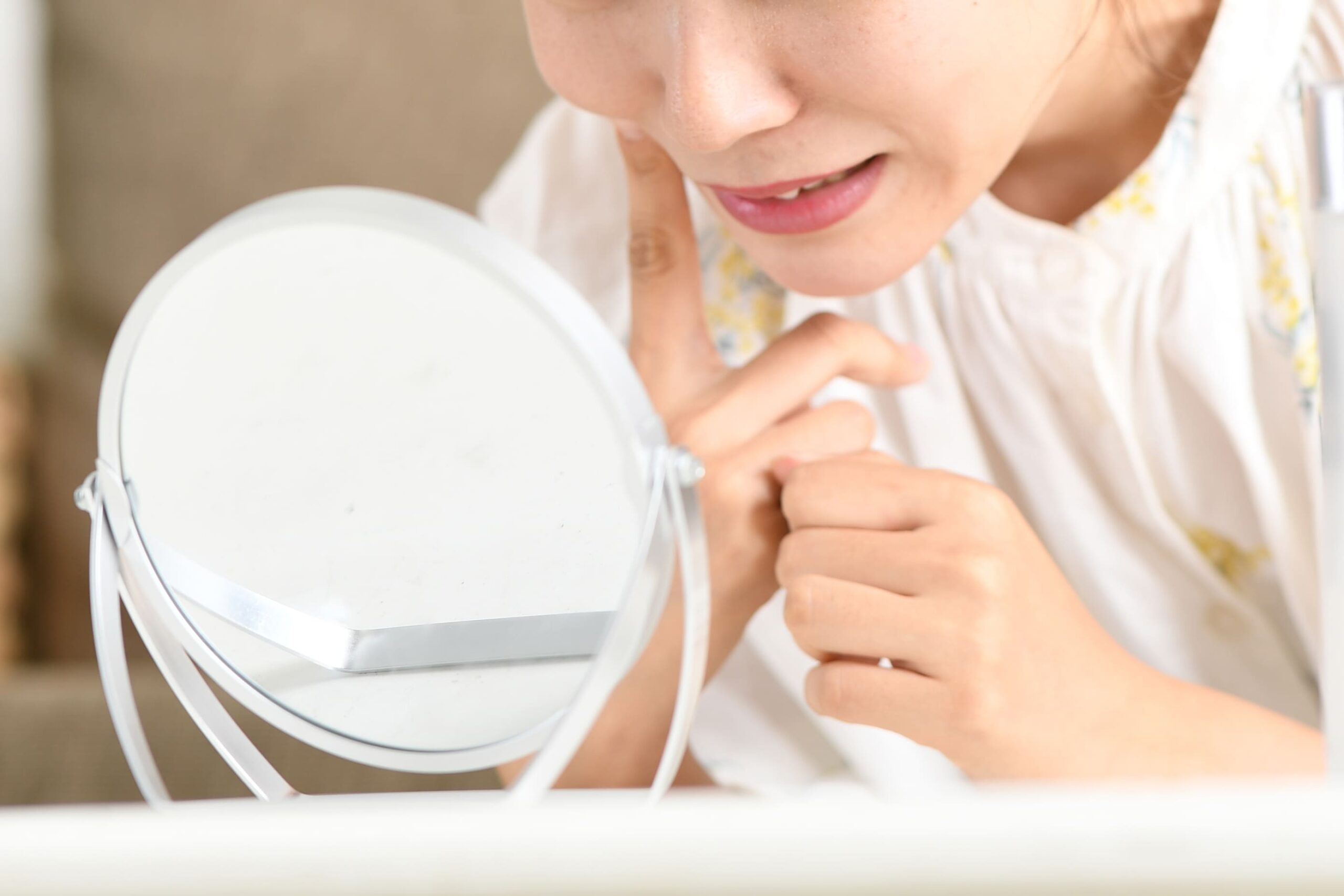 重症ニキビの治し方とは？重症化の原因や対策、ニキビ跡を残さないための治療法を解説