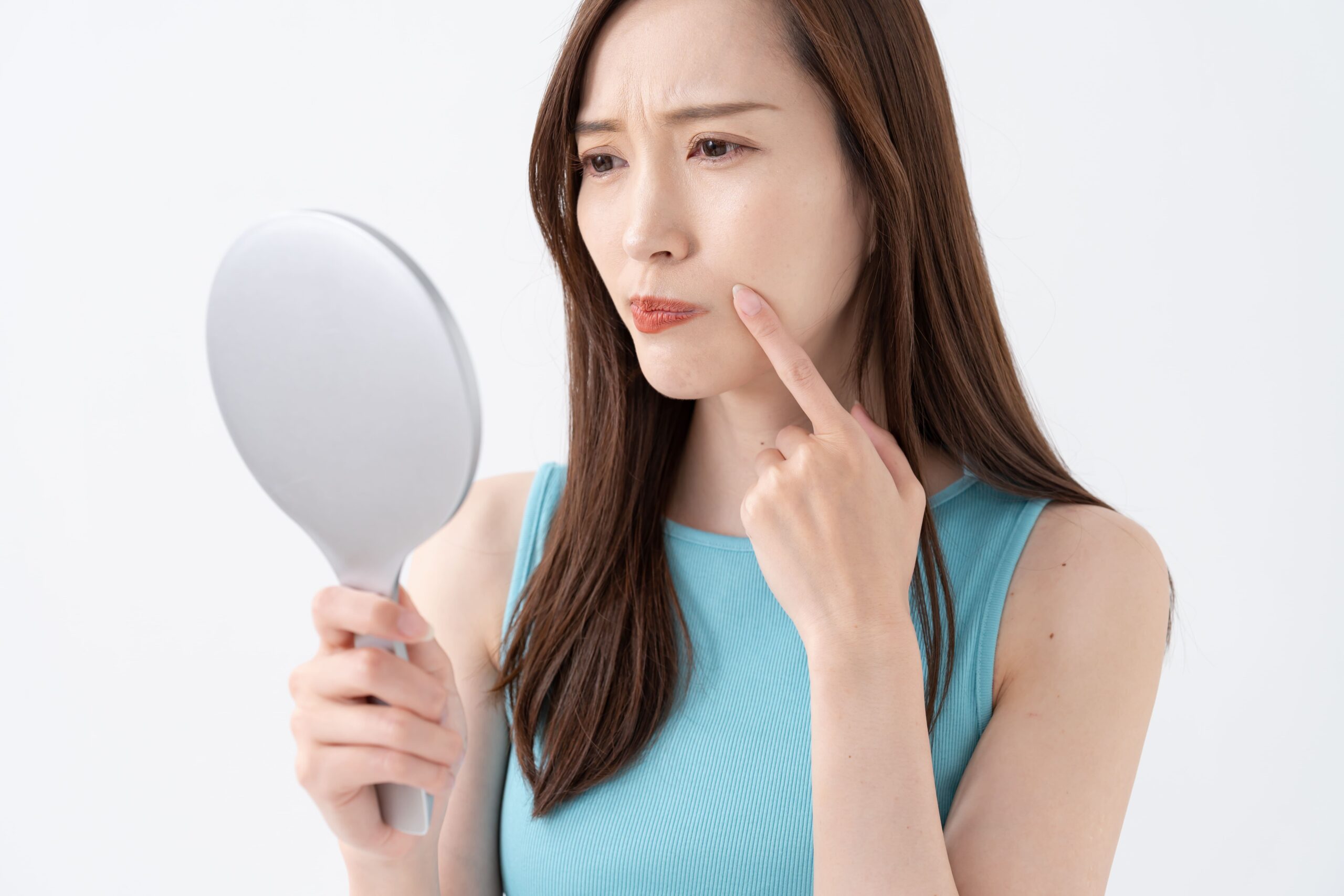 ほうれい線の消し方とは？原因と対策、しわ・たるみをリフトアップする治療法も解説