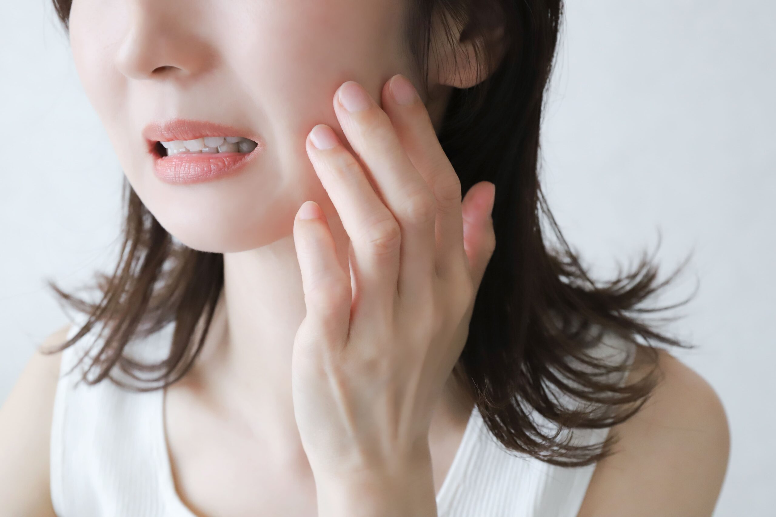 ニキビがかさぶたになったら？跡にしない治し方と皮膚科の治療