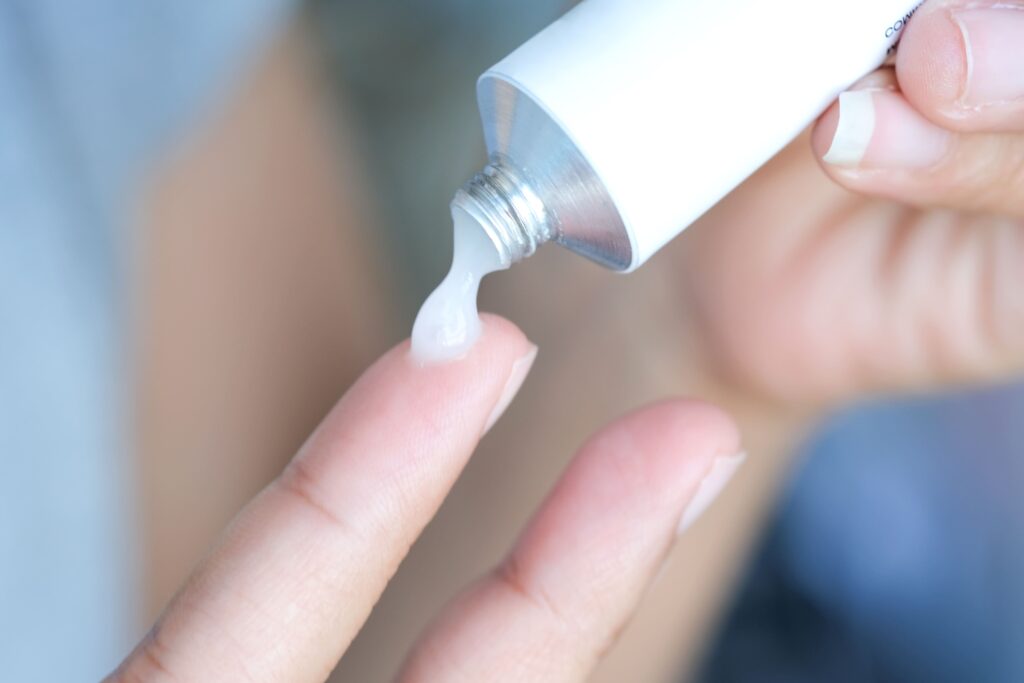 顔のアトピー治療に皮膚科で処方される薬の種類と正しい使い方