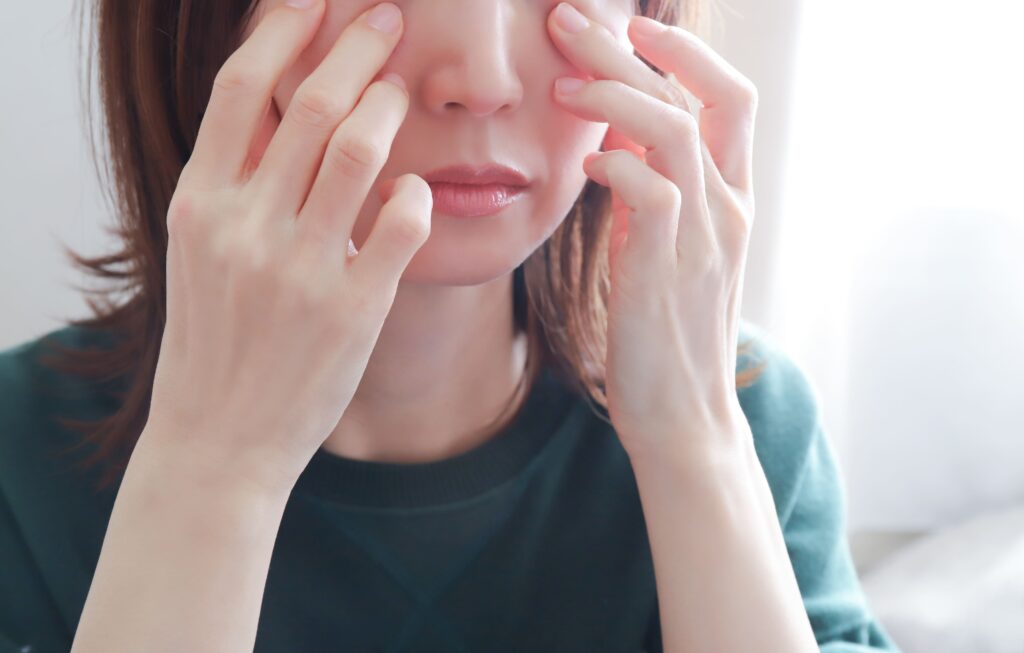 セルフケアでクマが改善できるケースはある？